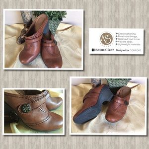 NATURALIZER BROWN LEATHER N5 COMFORT HEELED MULE
